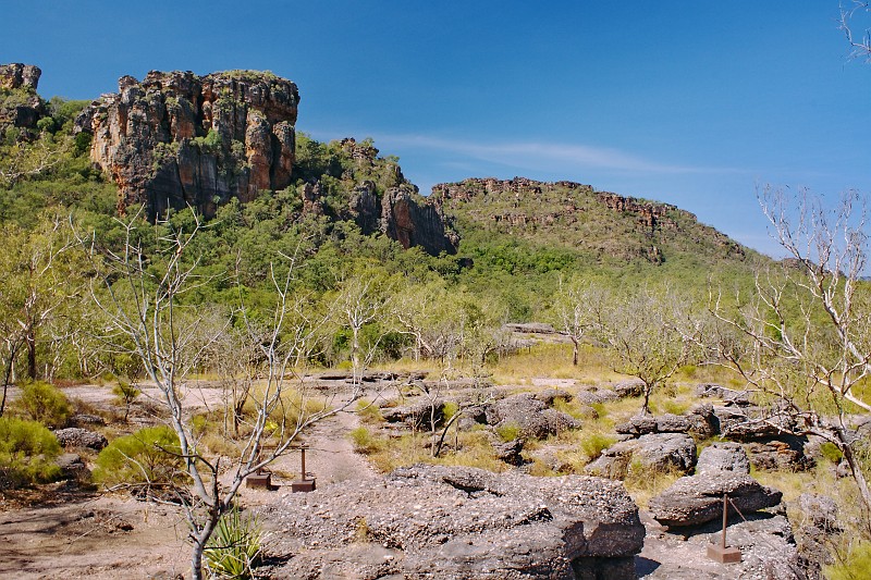 2009-11-06 22-01-20_2.jpg - Rundweg am Nourlangie Rock